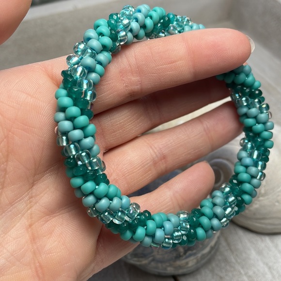 Aqua twist bracelet - Picture 3 of 7